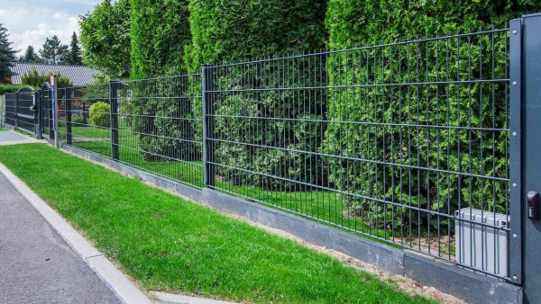 Panele ogrodzeniowe - nowoczesne ogrodzenie z metalu